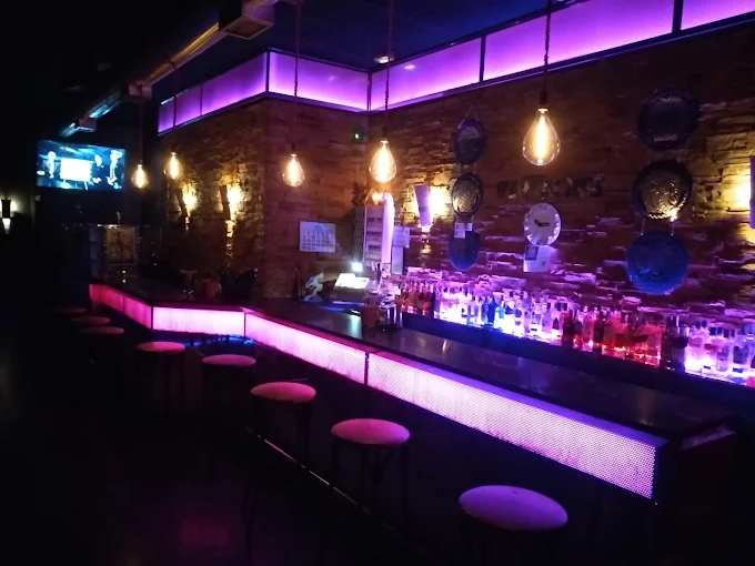 Neo Versaches – Oviedo