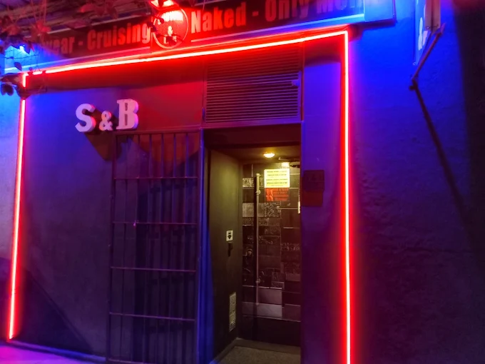 Shower & Bar Madrid Gay Club – Madrid